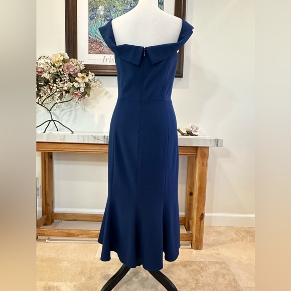 Gal Meets Glam Tyler Off Shoulder Scuba Crepe Dress - Size 10 - Picture 4 of 15